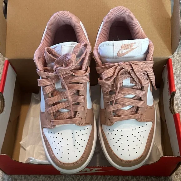 Nike Rose Whisper Sneakers 🥀 - Picture 2 of 5